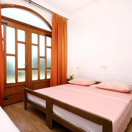 Sunny Макарська